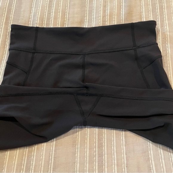 Lululemon Black Cut Out Mid Rise Crop 19” Activewear Workout Leggings 6 - Picture 3 of 9
